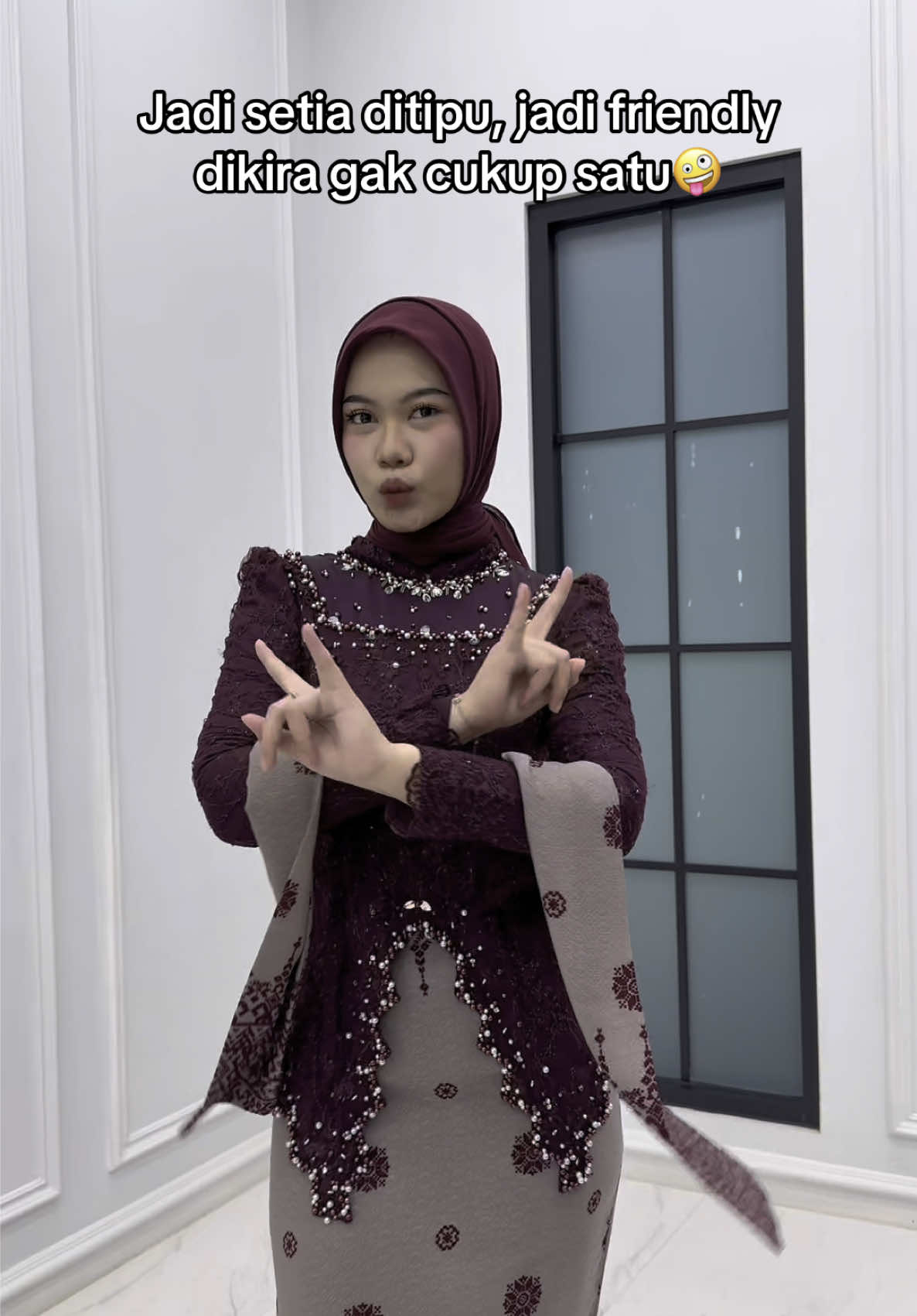 Kebaya Rania Burgundy best seller! Rekomen banget buat moment wisuda kmu tahun ini🔥#rekomendasi #wisuda #akita #fyp #kebayawisuda #kebayamodern #kondanganootd 