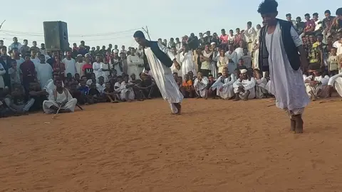 رقصة الصقرية🔥🗡️ من رموز الفخر عند عرب وسط السودان، رقصة ما برقصها أي زول.. دي رقصة الفرسان، رقصة العز والشجاعة، سيفك في إيدك وصدرك مرفوع كأنك صقر كاسر بيهبّ فوق خصمو.. الصقرية ما حفلة ساي، دي عرض فروسية، فيها رسائل: 