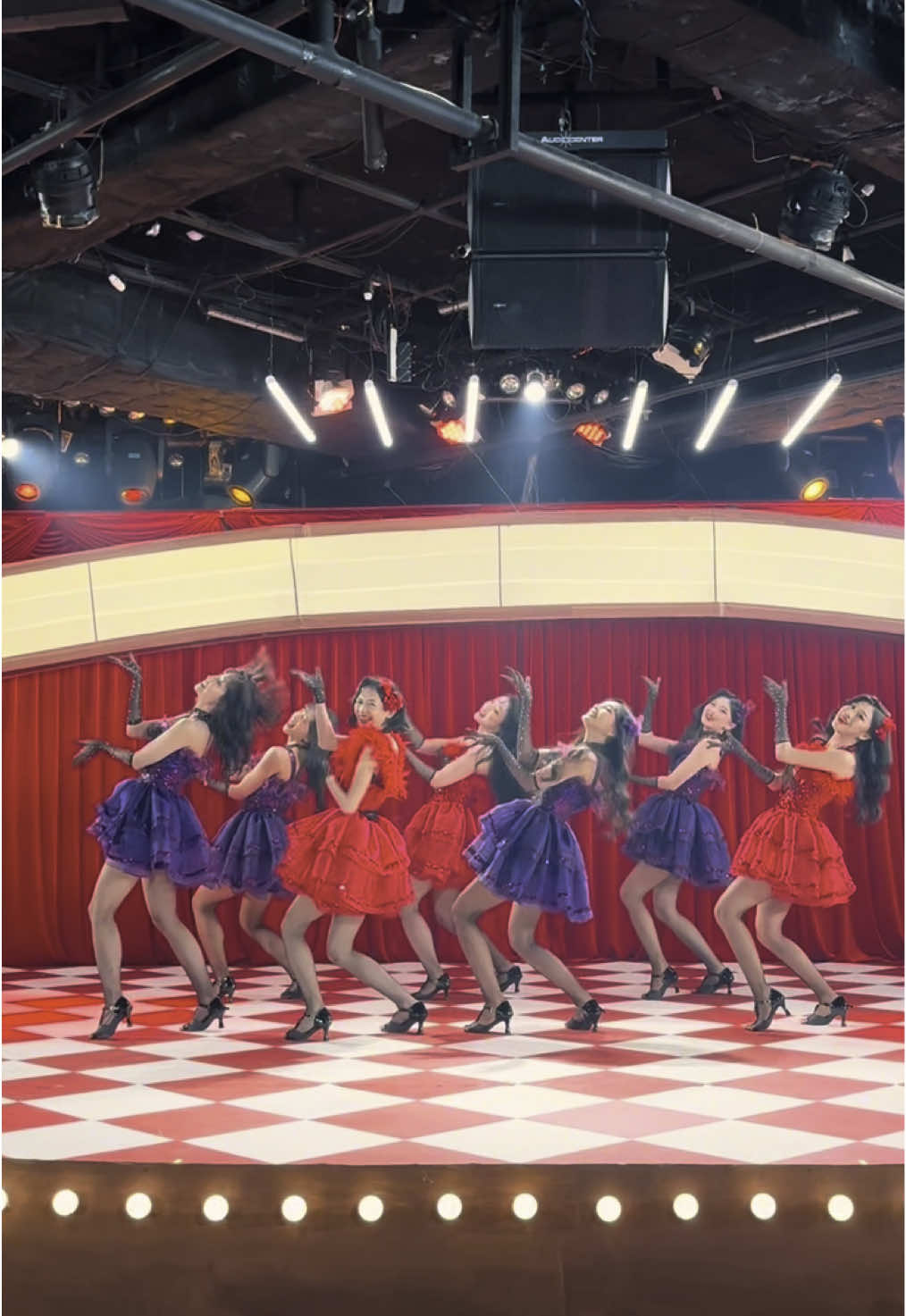 Buat yang belum nonton Raja Hati - JKT48 Special Performance Video, langsung ke Official Youtube JKT48 sekarang yaaah! 🫶 @mumucang 🍅 @Feni @Gits @LLCKP @oniel🤓 @Matcha🍵 @cepio  👑 #RajaHatiJKT48 ❤️ #RajaHatiLaleilmanino