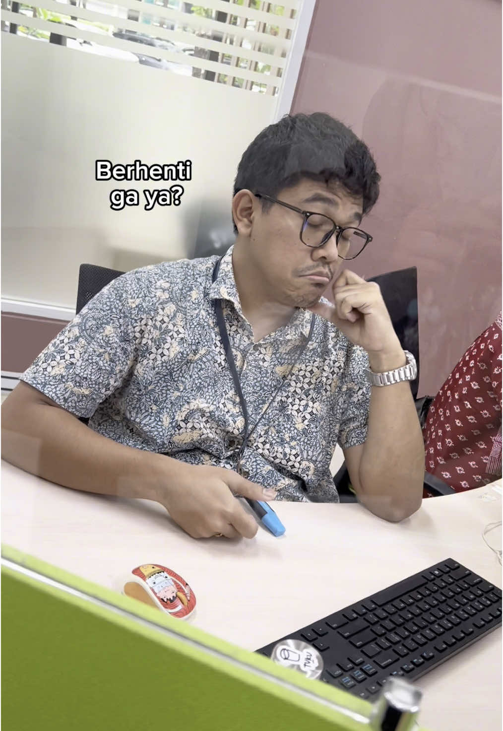 #Healthies, tahukah kamu kalo berhenti merokok selama 20 menit tekanan darah membaik, denyut jantung melambat, dan aliran darah kembali lancar. Kalau manfaat sebesar itu bisa terjadi dalam waktu singkat, bayangkan perubahan yang bisa kamu rasakan kalau benar-benar berhenti merokok? 🤩 Tentu bukan cuma untuk tubuhmu, tapi juga untuk orang-orang terdekat yang ingin kamu tetap sehat dan hadir lebih lama di hidup mereka. Berhenti merokok memang tidak mudah, tapi kamu pasti bisa. Kalau masih merasa kesulitan, ada bantuan profesional yang siap mendampingi. 📞 Hubungi Quitline.INA di 0800-177-6565 Layanan konseling berhenti merokok via telepon, dan ini GRATIS! 🕒 Jadwal Konseling via Telepon: Senin–Jumat: 07.00–22.00 WIB Sabtu: 07.00–21.00 WIB 📱 Lebih nyaman lewat chat? Quitline juga hadir di WhatsApp, Telegram, dan Facebook Senin–Sabtu: 08.00–17.00 WIB Mulai langkah kecilmu hari ini. Demi dirimu. Demi mereka. 👉 Tag temanmu yang juga ingin berhenti merokok! #KerenTanpaRokok