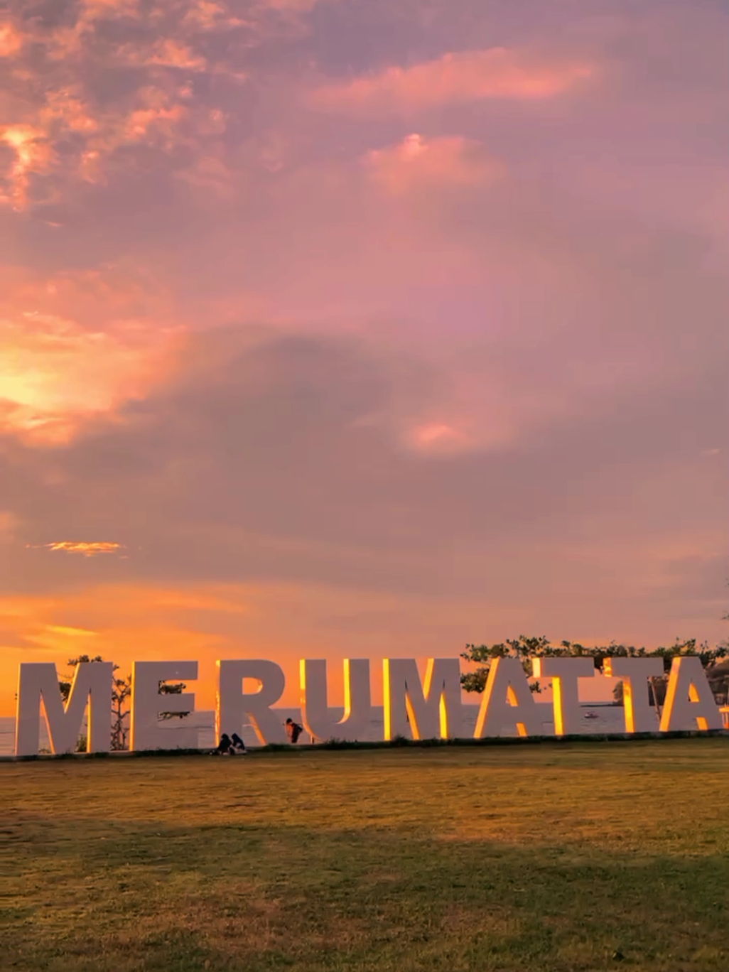 the sunset is beautiful isn't it?  #sunset  #lombok  #fyp 