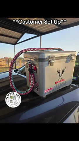 WE LOVE TO SEE YA’LLS SET UPS! 🤩🔥 A huge shout out to Pedro for sending us a photo of his cooler set up!🔥🔥🔥 We truly appreciate everyone that supports our small business, CUSTOMER SATISFACTION IS OUR NUMBER 1 PRIORITY! That has been and will always be our motto! As blue collar workers we understand how hard we work for our money, and we hope that our craftsmanship excels all expectations! Our straps have been improving since we began this small business a year ago to satisfy and give comfort for our almost everyday use! We truly appreciate everyone that supports this small business💯❤️ If you have any questions or inquiries, please DM us, we will kindly get back to you as soon as we can!    *TiktokShop RESTOCK 7/7* #bluecollar #SmallBusiness #refinery #oilfield #parati #tiktokshop #straps #zaidesclips #fyp #handmade #backstrap #radioholsterbackstrap #coolerstrap #lunchboxstraps #gloveclips #fy #gloveclip #engelcooler #engelcoolerstraps