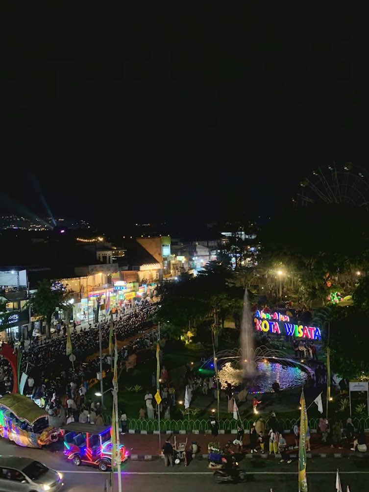mau kesini berkali2 pun gaakan bosen🥺 #kotabatu #malang24jam #alunalunbatu #temboklangit #cafebatu #healing #citylights #4u #fyp #foryou 
