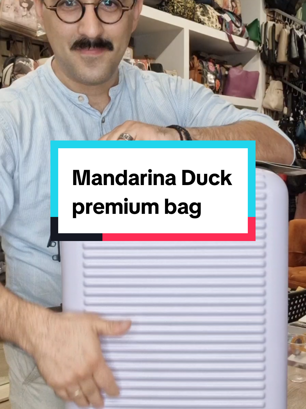 Mandarina Duck premium βαλίτσα καμπίνας. #stigkabooks #mandarknaduck #βαλιτσα #αποσκευές #ταξιδια #travelbag #επωνυμαπροιοντα #τσαντες #brands #αξεσουαρ 