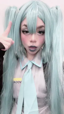 ［ he / him ; 🩵🎤］かわいい ?  #miku #hatsunemiku #hatsunemikucosplay  #mikuhatsunecosplay #mikuhatsune #mikucosplayer #cosplay #cosplayer #chile #cosplayer