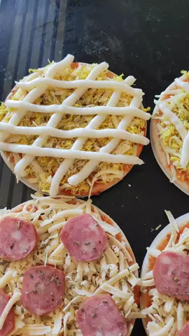 pizza brotinho 🍕😋🥰  variados sabores  ingredientes frescos