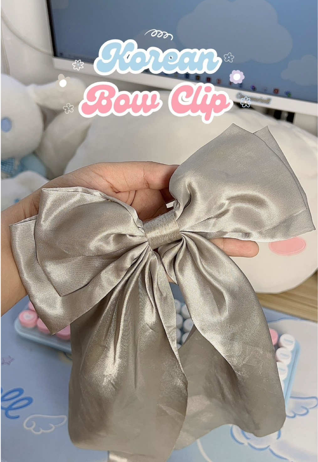 Currently obsessed with this soft gray bow 🎀✨  #bowclip #clips #hairclip #hairaccesories #hairstyle #cute #kawaii 
