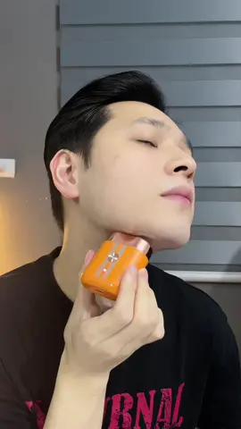 Dùng máy cạo râu mà cạo không sạch được vùng cằm với quai hàm có thể máy của anh em không có điểm linh hoạt thế này #vietreviewthat #maycaorau #maycaoraumini #LearnOnTikTok 
