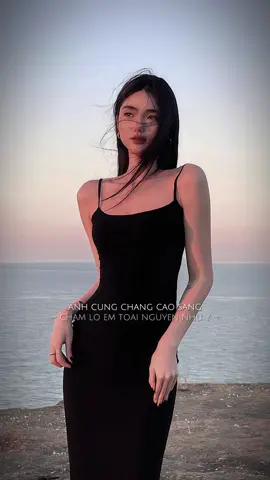 Tất cả đã muộn màng ... #outfitdaily #outfitdaily86 #homnaymacgi #phoidoxinh #phoido #vay2day #dam2day #dam2dayombody #dam2daydangdai 