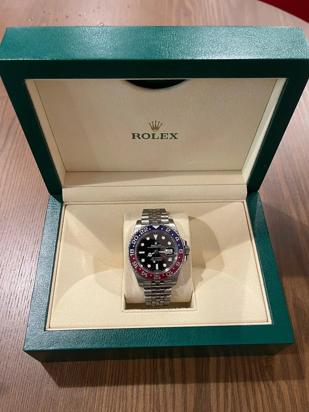 Rolex GMT-MASTER 2 Pepsi ✨ 126710BLRO ✨ YEAR 2019 ✨ COMPLETE SET ✨ #Rolex #rolexgmt #rolexgmtmaster2 #rolexpepsi #watchmaker #luxury #oldmoney #oldmoneywatch #silentluxury #fashion #accessories #usedwatch #secondhand #automatic #digital #swissmade #japanmovement #garasirepublik #kualalumpur #fyp #fypage 