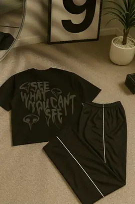 #outfit #rekomendasi #kaosdistro #trackpants 
