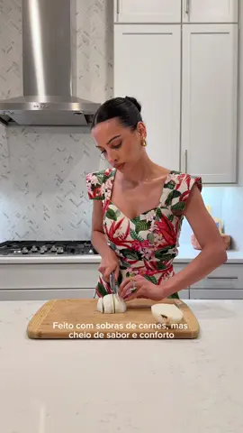 My American husband tries Brazilian food 🇧🇷 | Arroz Carreteiro (Brazilian rice with meat) 🇧🇷 Meu marido americano come comida brasileira | Arroz Carreteiro #brazilianfood #homemadefood #EasyRecipes #comidabrasileira #brasileira #brazilian 