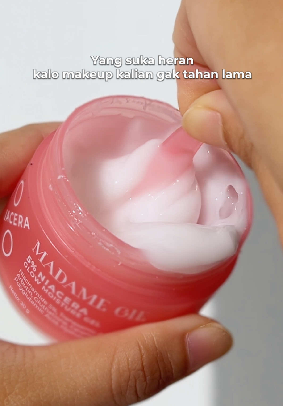 Misalnya moisturizer niacera gituuu…👀#madamegie 