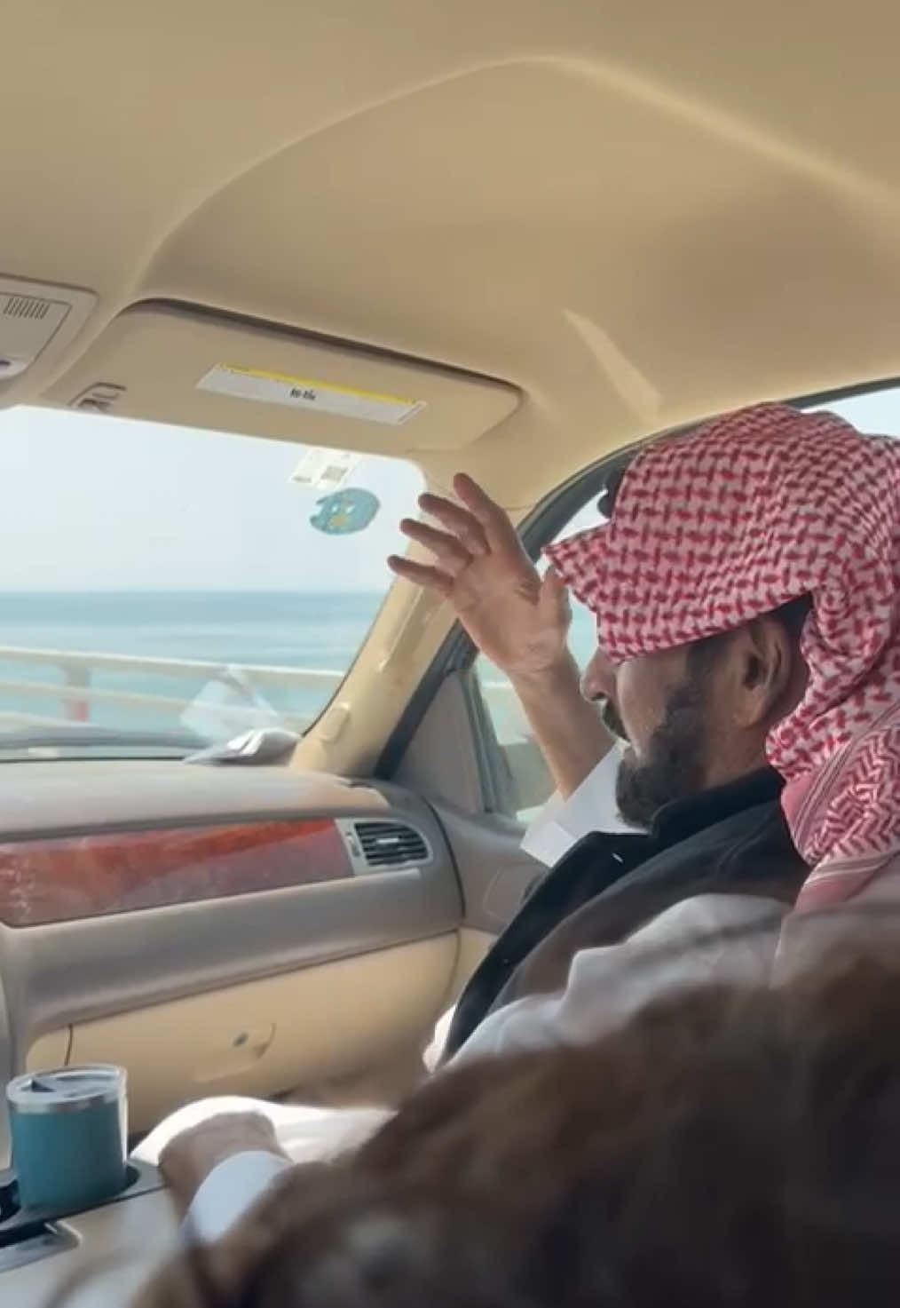 هذه القصيدة التي ألقاها والدي حفظه الله تمثل فخر كل ظفيري، وتوثق فزعة قبيلة الظفير الشجاعة والنبيلة لملك البحرين🇧🇭 في معركة الزبارة عام 1783م. ضد الغزو الإيراني القاجاري مواقف الرجال تُخلّد، وهذا الحدث شاهد على عمق العلاقة التاريخية والأخوية بين الظفير وأهل البحرين.  #البحرين #الظفير #الكويت #حفرالباطن #الجهراء #شعطان #الرياض #الدمام #الخبر #الخفجي
