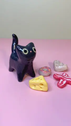 These are pre-made sets but customs are currently available as well. The breakfast set’s my favorite so far- I think I’m going to make more food related hats, any suggestions? #ceramics #art #catlover #cats #kittycat #catart #cute