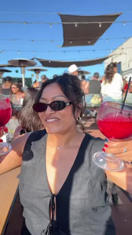 just a girl that loves a drink w a view #sundayfunday ✨ 
