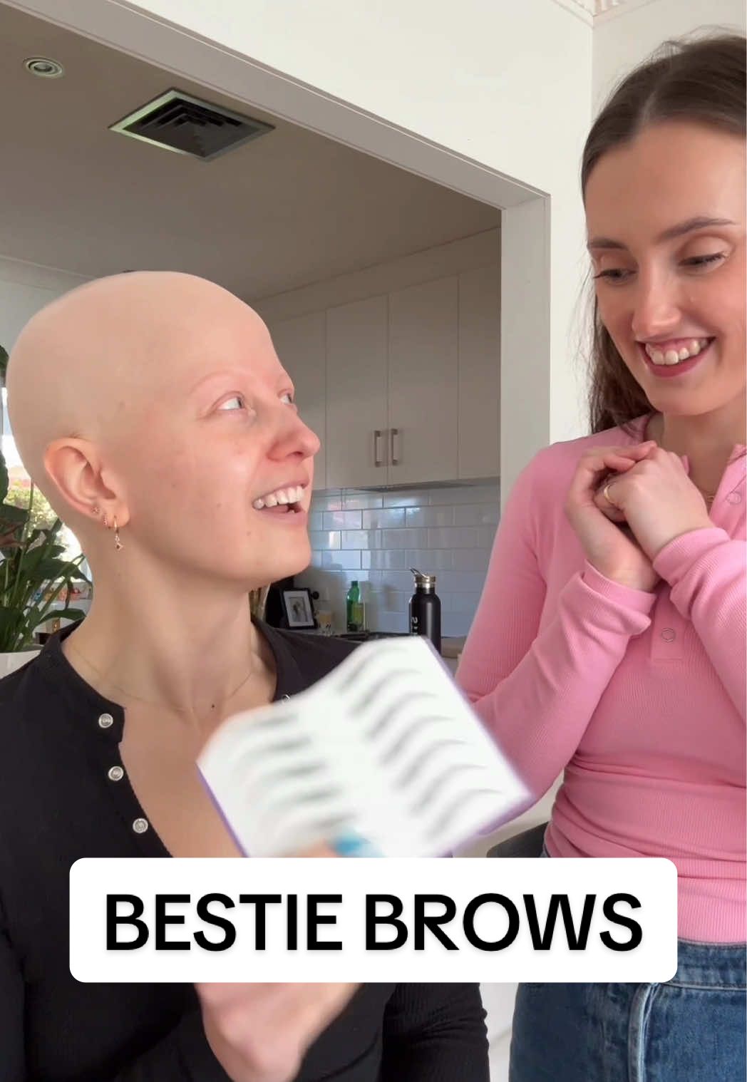Can Georgia actually put my brows on after watching me do it for so many years? 🙈 I’ll give you a hint: she used herself as inspo for this style 🤨😂 @Georgia (O Blooms)  #alopecia #alopeciauniversalis #hairloss #wigs #hairlosssolution #humanhairwigs #wigsforhairloss #hairlossjourney #grwm #alopeciaareata #hairregrowth #androgenicalopecia #femalehairloss #femalepatternbaldness #hairstyle #lacewig #customwig #naturalwigs #hairlosssupport #finehair #thinhair #thinninghair #confidence