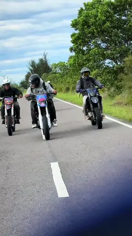 sekian lama tidak sunmori🤩🤩#gicelgank🤙🏻 #supermoto #yamahawr155 #trendingtiktok #viral #tiktok #foryoupage #foryou #trending #fyp #sampit 