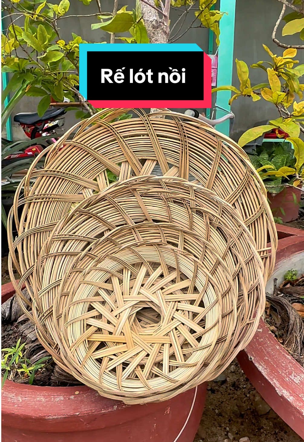 Rế lót nồi bằng tre đan thủ công  rất tỉ mỉ và chắc chắn#relotnoi #kieuoanh99#xuhuongtiktok 