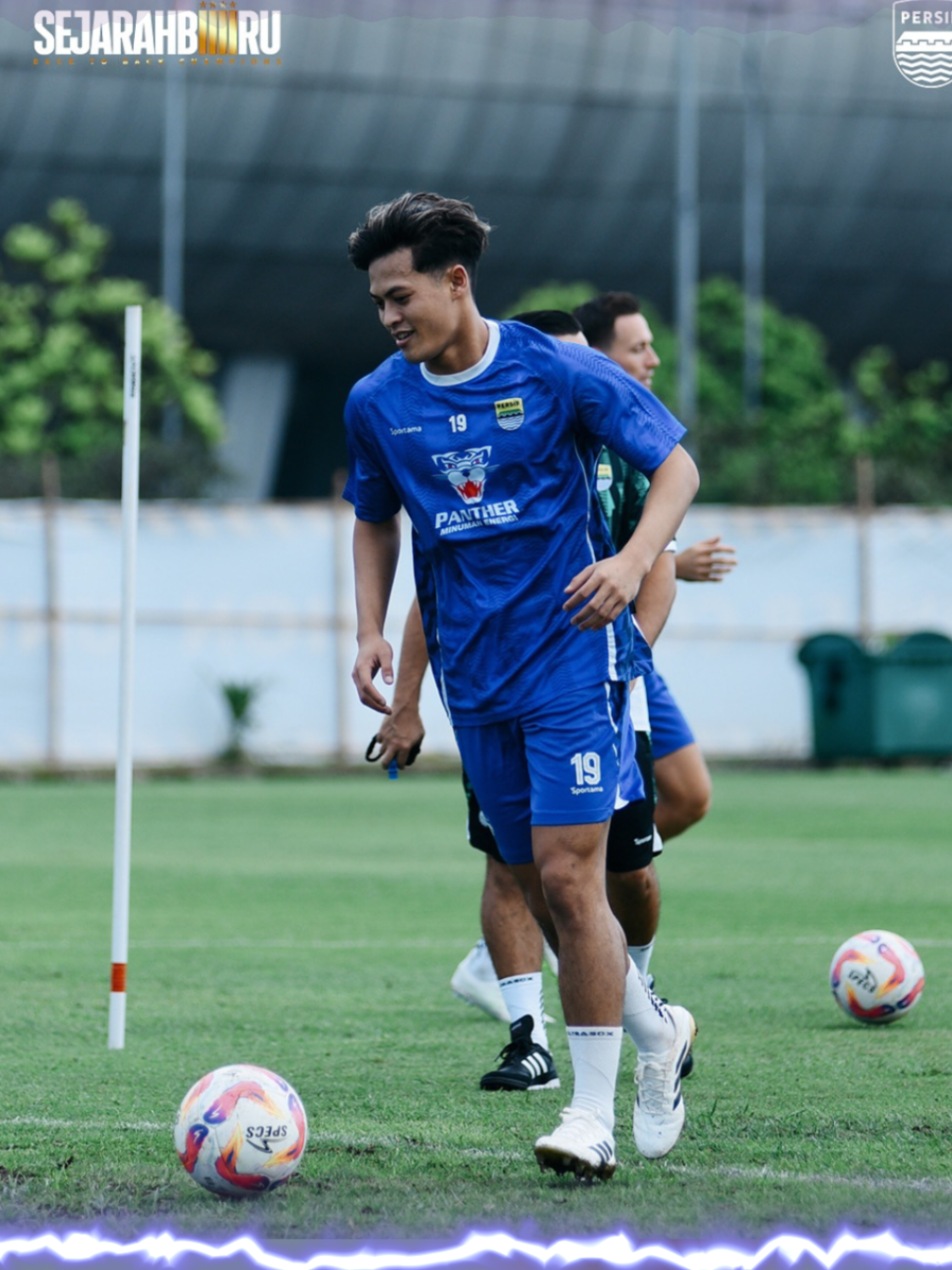 10.33 || masss dewokkkk🫶🤓 - - #alfeandradewangga  #dewangga  #WeArePersib  #persibbandung  #fyp #masukberandamu #4u 
