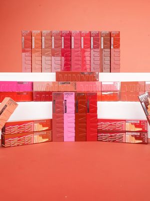 Lupakan touch-up, ucapkan hello ke bibir stunning sepanjang hari dengan #SuperstayVinylInk. Yuk, cobain! #MaybellineIndonesia #WeAreMaybelline #SuperstayVinylInk16Jam #Superstay71Shades #LipCreamViral #Lippies 