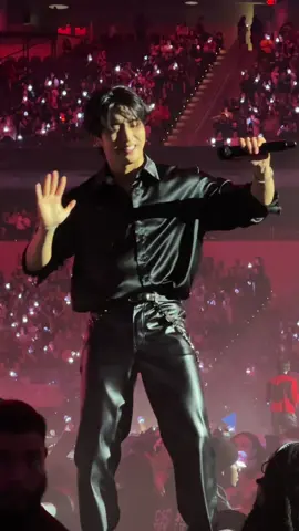 he’s so fine irl it’s insane (⸝⸝ᵕᴗᵕ⸝⸝) #straykids #straykidsstay #skz #skzhan #straykidsworlddomination #straykidseverywhereallaroundtheworld #straykidsjyp #straykidsconcert #han #hanjisung #straykidshan 