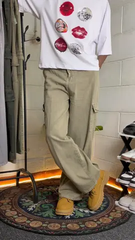 Cargo jeans highwaist secakep ini cuma 70ribuan🤪 buruan cek keranjang kuning😎 #cargopants #cargojeans #celanapanjang #celanacargo #celanajeans #celamamurah 