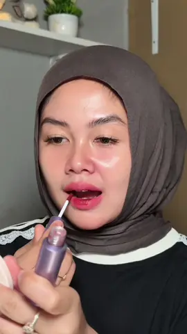 Warna nya aku banget😭🫶🏻 kombinasi best ombre sih ini❤️ #inkgloss #liptintviral #liptint #dazzleme @DAZZLE ME INDONESIA 