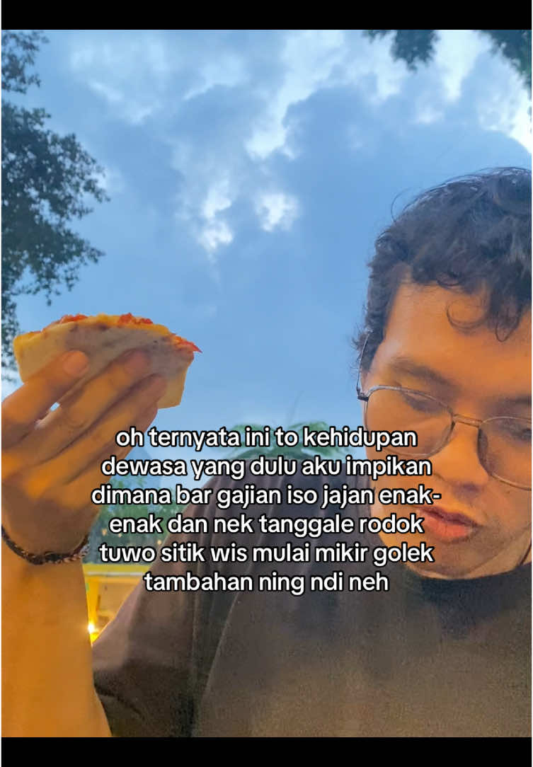 lagi seneng mbe pizza