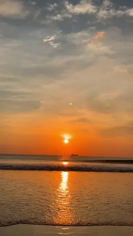 indah banget sunsetnya 🥹#lagutimur #storytimur #indah #sunsetvibes #vibe #storygalau #fyp #xyzbca #foryoupage #foryou 