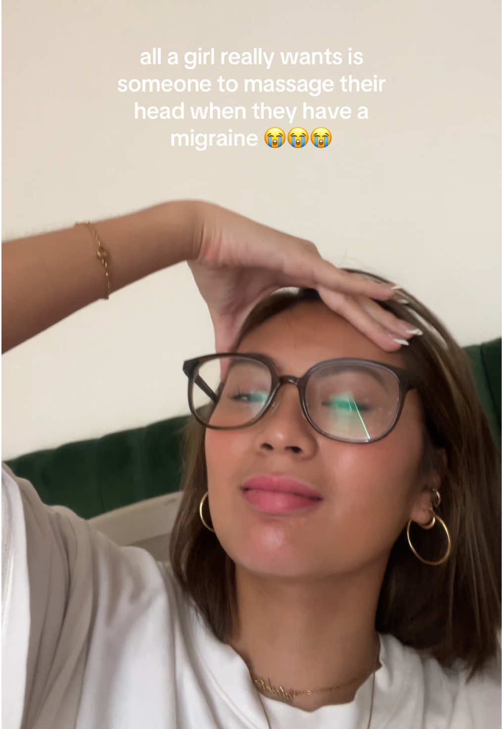 ive been massaging my head to sleep for 3 days now 😭😭😭😭😭😭😭😭 pls any oil/inhaler remedy PLS (i take saridon when it gets intense)