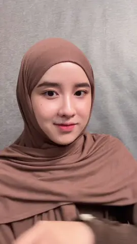 ibu satu ini emang gakuat kalau denger lagu yang enak 😂