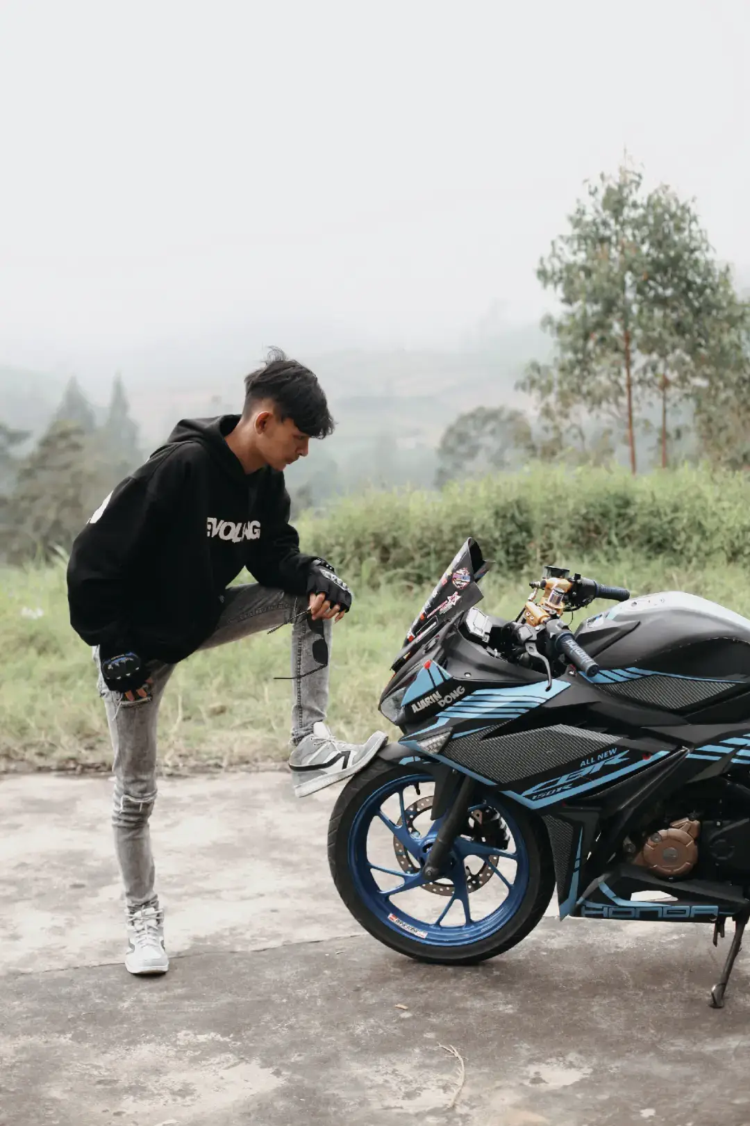 sedang menikmati kejomblo an😂😅 #cbrK45G #CBR_BIRU😊💫 #cangarbatu #OWNER_CBR_BIRU😊💫 #lewatberandamu #viraltiktok #jawatimur #fyppppppppppppppppppppppp 