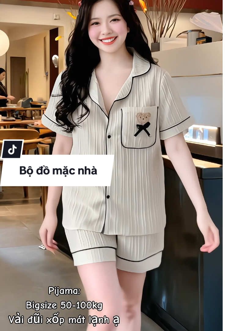 Bộ đồ ngủ đồ mặc nhà chất đũi xốp mềm mại thoáng mát, có bigsize nên chị em thoải mái lựa ạ. Set đồ sang chảnh mà thanh lịch, mặc đi chơi cũng được lun na #setdoxinh #dongunu #dobomacnha #macdepmoingay #TikTokShopThoiTrend #thoitrangnu #xuhuong #saocongso 