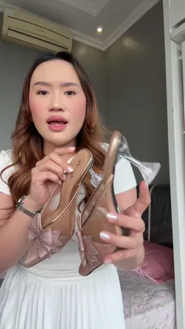 Cantik banget di pake kondangan,🥰🥰🥰 Saran gue up size 1 tingkat beb🥰🥰🥰🥰🥰🥰🥰🥰🥰 #heelswanita #heelselegant #heelspesta #heelskondangan 