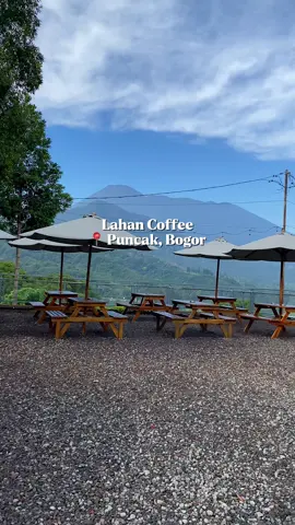 Kapan ke puncak lagi? ___ Lahan Coffee Jam Operasional Buka Setiap Hari 07.00 - 22.00 Live Musik Tradisional Jumat-Minggu ___ #lahancoffee #AlinsonSunsetHill #PuncakBogor #Bogor #BogorVibes #Puncak #InfoPuncak #CafePuncak #CafeBogor #SeputarPuncak #puncakalam 