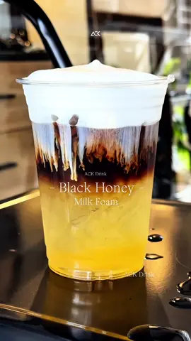 🖤❤️‍🔥 รสชาติเหมือนกาแฟนมน้ำผึ้งนั้นละ แค่เบานมกว่า ละมุนน #ackdrink #coffee #honey #milk #foam 