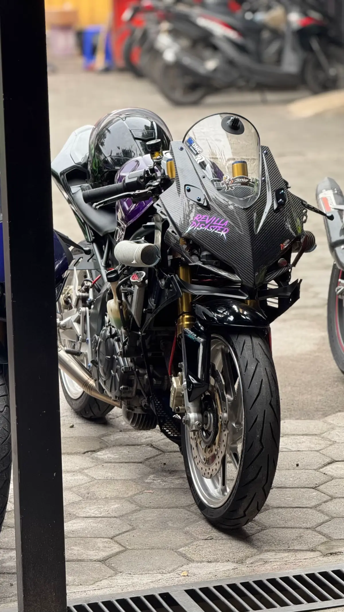 mending pake selang atau ga ya #cbr250rr 