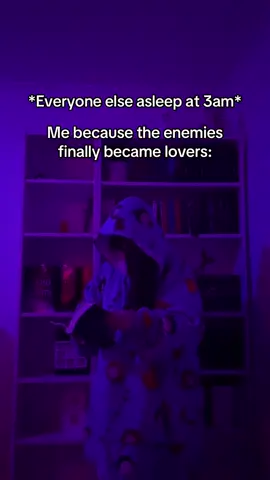 They hated each other for 300 pages… What was I supposed to do?!😂💃 #BookTok #fyp #bookish #bookworm #bookfyp #enemiestolovers #foryoupage #ilovereading #bookreader #books #romantasy #slowburn #reading #3amvibes #disco #enemiestoloverstrope 