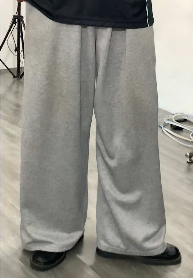 #sweatpants #trackpants #celanajogger #sweatpantsbaggy #fashiontiktok #inspirasioutfit #skenaoutfit #OOTD 