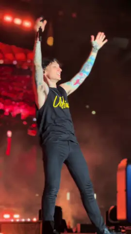 per quel sorriso, di chi ci ha creduto veramente @Ultimo  #ultimo #ultimopeterpan #ultimostadi2025 #fatemecantà #roma #stadioolimpico #lafavolacontinua #musicconcert #concerto #ultimorecords #belladavvero #perte  @ultimorecords 