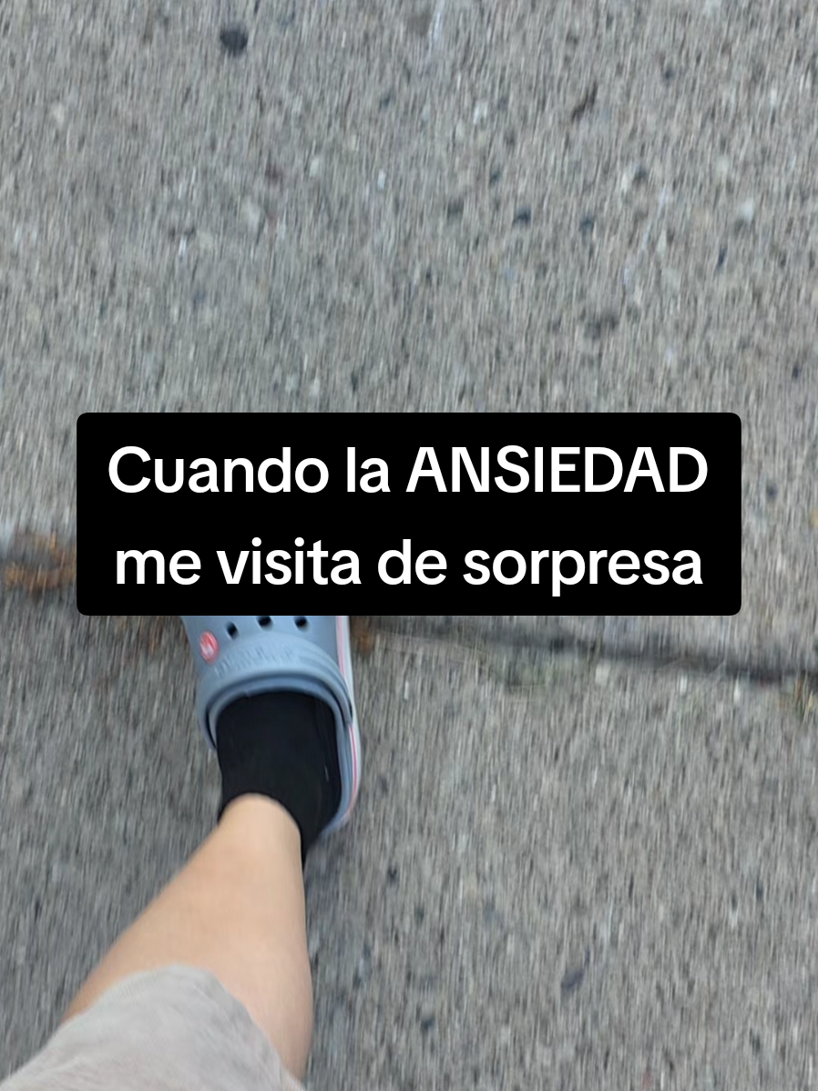 Esto te va a doler… pero necesitas saberlo. Seguir ignorando lo que sientes no te está ayudando. Estás sobreviviendo cada día, no viviendo. Te acuestas con angustia, te levantas con miedo, y te sigues diciendo: “mañana estaré mejor”… pero nunca llega ese mañana. El tiempo no cura lo que tú sigues callando. Lo sé… duele enfrentarlo. Pero lo que no se sana, se repite. Y lo que no se nombra, te consume. Tu cuerpo ya te está hablando: insomnio, ansiedad, presión en el pecho, ataques de pánico. Y no, no es normal vivir así. No viniste a este mundo para vivir en modo alerta. Dios no te creó para que vivas con miedo, rota por dentro y fingiendo por fuera. 🌿 Lo que necesitas no es más fuerza… es guía, compasión, y herramientas reales. Y por eso estoy aquí. Sígueme para más contenido que te ayude a sanar desde la raíz, y volver a tener paz en tu mente y en tu alma. Además tenemos un grupo de telegram al que puedes unirte, allí te ofrecemos estrategias valiosas para que mitigues los síntomas de la ansiedad. — #ansiedad #anxiety #sanaremociones #reflexiondiaria #doloremocional #pazmental #sanasintusalir #libredeansiedad #ansiedadfemenina #sintomasdeansiedad #superarlaansiedad #mentesana #vivirsinansiedad #autocuidadoemocional #saludmentalimporta #tiktokmentalhealth #sanarporfe #tiktoklatino #LIVEIncentiveProgram #LIVEConnection #PaidPartnership 