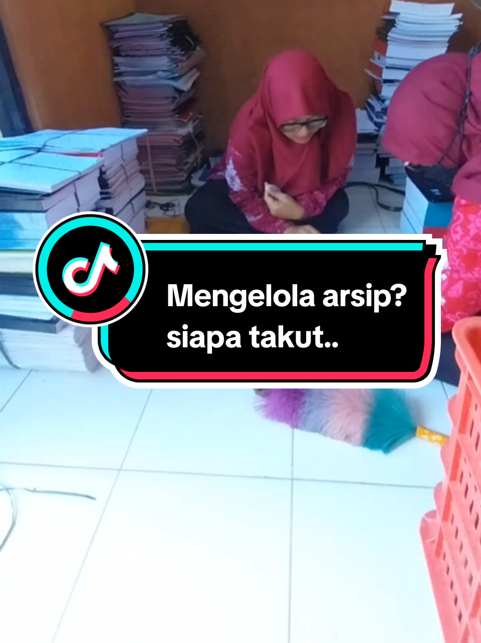 Perpustakaan menata masa depan, arsip menata masa lalu.. Iya masa lalu jadi pembelajaran untuk masa depan.. Jadi sama-sama bertujuan untuk masa depan kan ya.. #pustakawan #pengelolaarsip #pendidikan #fyp #fypシ 