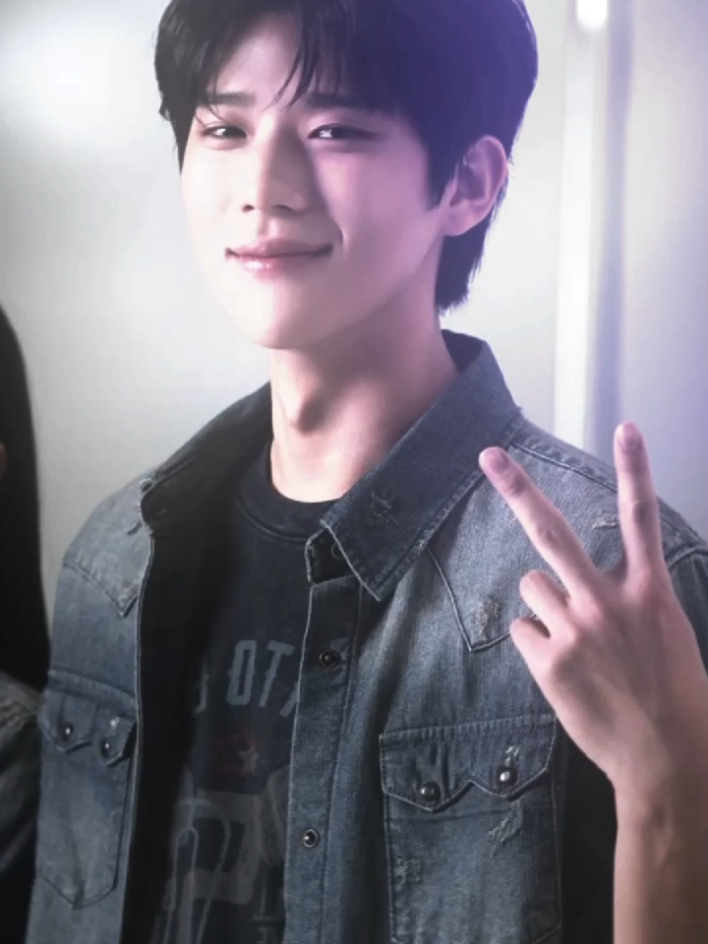 hati hati klo ngomong nnti nelen ludah sendiri🤭🥰                                                                    .                                                                   .                                                                  .                                                                #choihyunwook #leejunyoung #kimseonho #parkbogum #moonsangmin #yoonchanyoung #parksolomon #parkjihoon #chawoomin #hwangminhyun #sonsangyeon #ahnjiho #kdrama #actor #fyp #foryoupage 