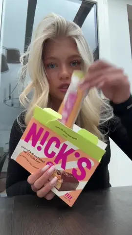 Reagerar på mina DMs 🥲 medans jag testar @N!CK’S nya icecreambars ! 🍫🍨 #nicks #nicksicecreambars 