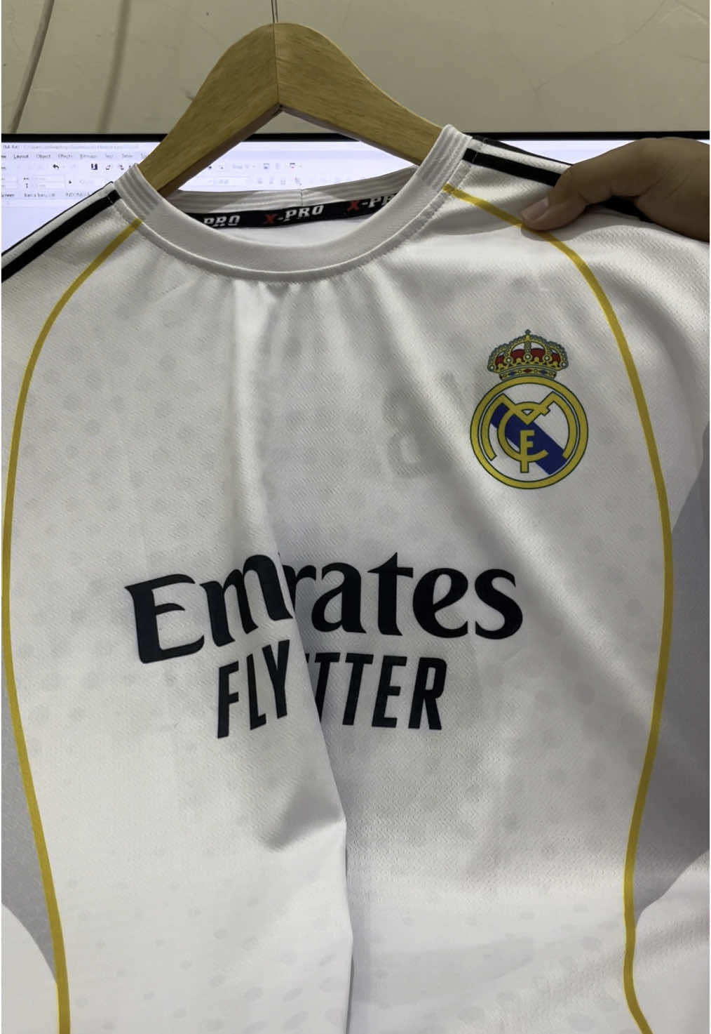 Jersey Real Madrid 25/26 fullprint, bisa dikasih nama sesuai request sendiri, bahan menggunakan dryfit milano cocok buat kalian olahraga maupun aktivitas biasa karena bahan nya sudah menyerap keringat.Gas langsung digercepin#halamadrid #realmadrid #losgalacticos #jerseymadrid #fyp #foryou #fffffffffffyyyyyyyyyyypppppppppppp 