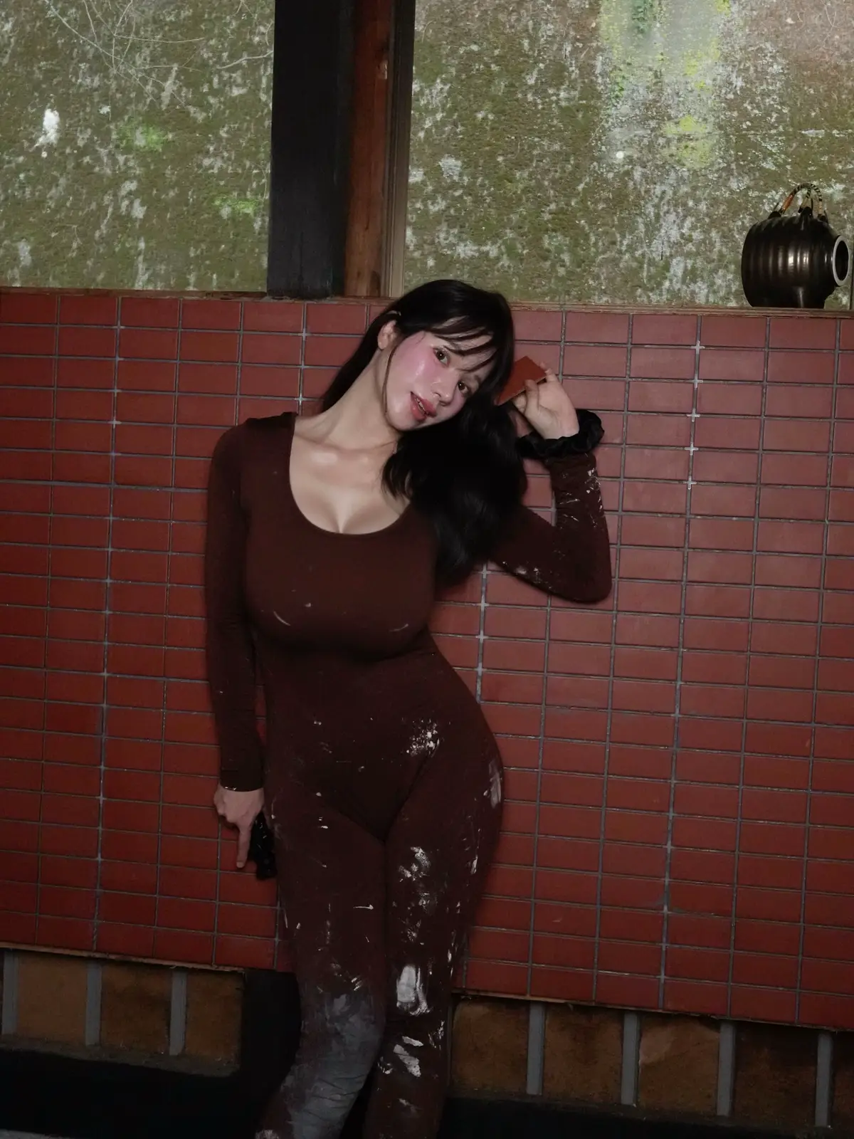 I’m renovating an abandoned Japanese house by myself to turn it into a guesthouse 🏚️✨ Now I’m tiling the kitchen floor by hand 🧱 Covered in dust but making my dream come true 🩶 Would you try DIY like this in Japan? Let me know! 🇯🇵✨ Do you have a plan to visit Japan? Save and share this post for your next trip! 🇯🇵 Solo Female DIY in rural Japan 🛠️✨ #JapanGuesthouse #AbandonedHouse #diyproject 