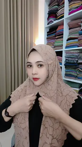 hadir di live yuk #fashionmuslimah #segitigainstan #ootdhijab #antiribet #hijabtrend #hijabcantik #hijabsimpel #affiliatetiktok #tiktokvirall #fyppppppppppppppppppppppp 