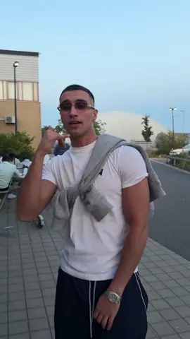 Ringer upp straynané📞
