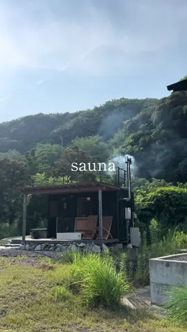 三重県南伊勢町にある 泊まれる懐石料理店 はなれ月灯です🌙 ウバメガシの薪を使用した 薪ストーブのサウナ 目の前の海を眺めながら、ゆっくりじっくり体の芯からあたたまってください🧖🧖‍♀️ サウナ込みプランは 贅沢、特別プランのみ スタンダード、素泊まり、朝食のみプランは別途料金が必要です。(3500円／人) 1泊2名様55,440円〜 (素泊まり朝食無し) ⚠️各種プランで料金は異なります ご予約は 一休、じゃらん、楽天トラベルよりお待ちしております。 #旅 #旅行  #隠れ家 #一棟貸し #サウナ #三重県 #trip #japan #japanesefood #visitmie #kankomie #絶景 #個室サウナ #大自然 #nature 